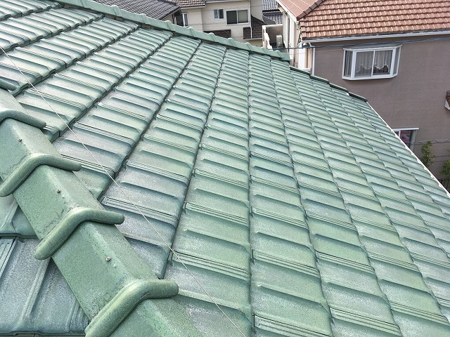 見積り調査を行った平板瓦の屋根